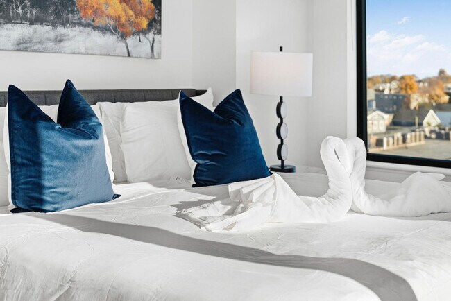 Building Photo - 600 Broadway-SI ID1240310P