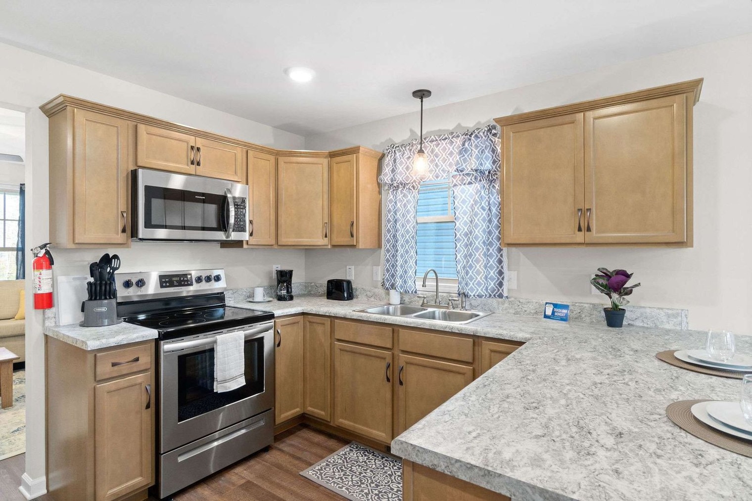 Building Photo - 867 Central Ave