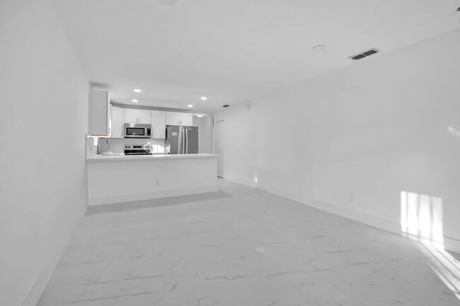 Building Photo - 719 SW 10th St