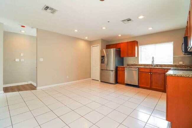 Building Photo - Tropical Dunedin Rental