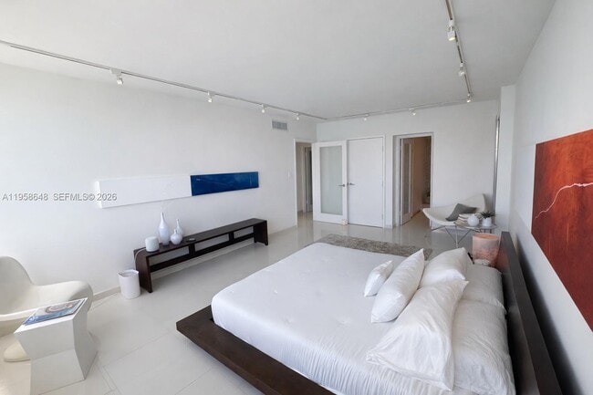 Building Photo - 1000 West Ave