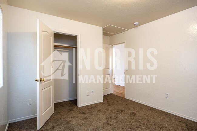 Building Photo - 10179 W Durango Cir