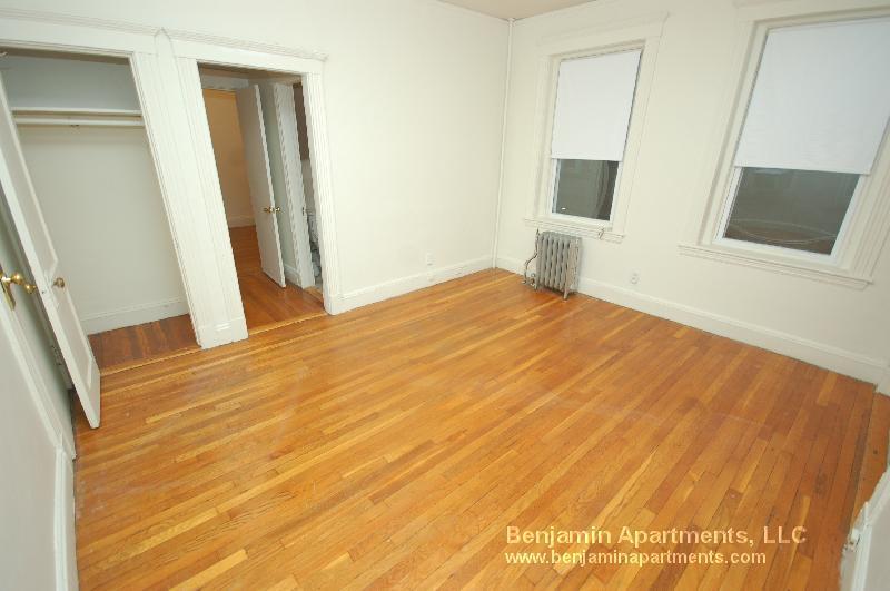 Building Photo - 231 Park Dr