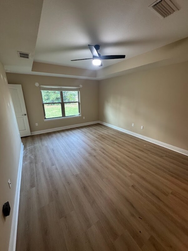 Building Photo - 9154 Deer Ln