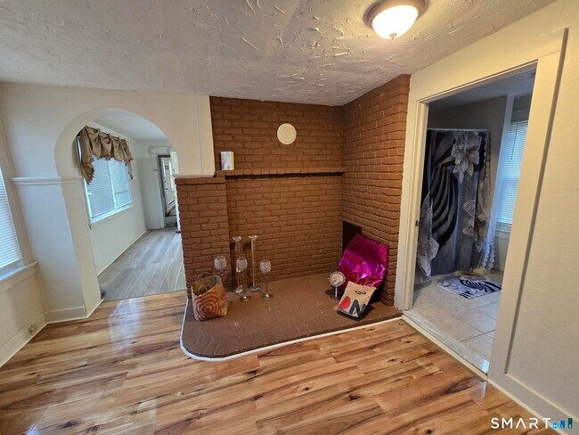 Building Photo - 157 Eastern Ave