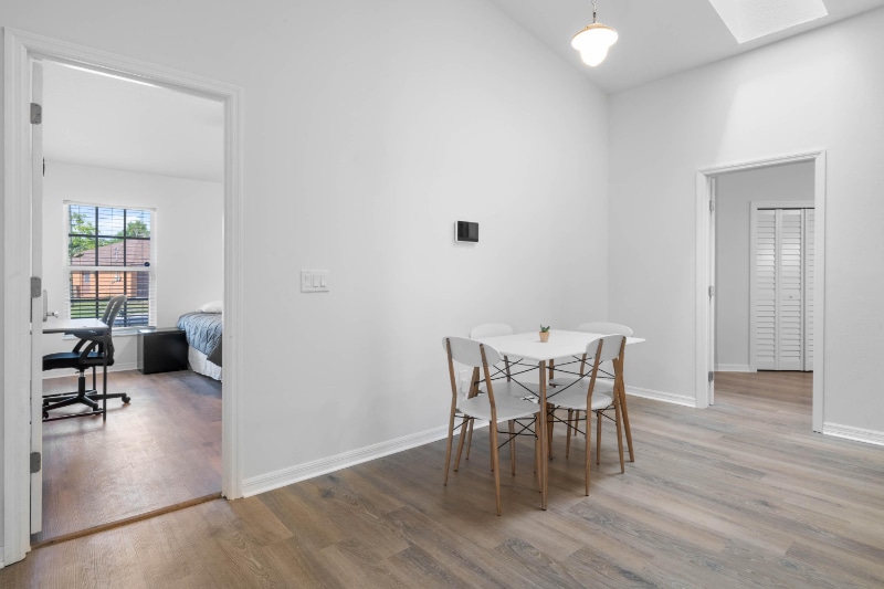 Building Photo - 802 Abbott Ave