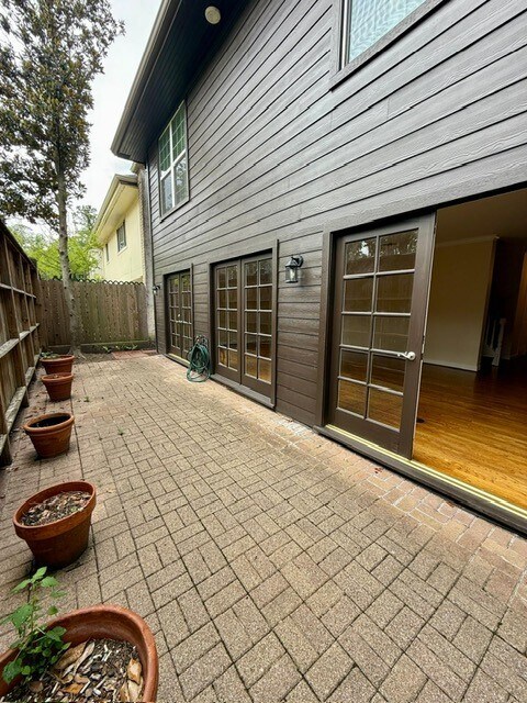 Building Photo - 201 Vanderpool Ln