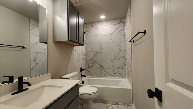 Building Photo - 8009 Scanlan Trl
