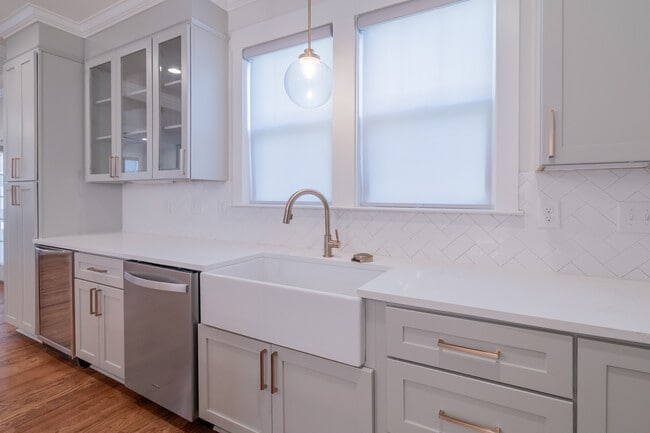 Building Photo - 1005 State St