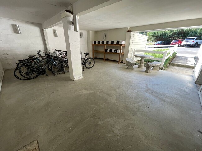 Building Photo - Perfectly located, quiet apartment complex just south of UNC, for graduate / med students - Inclu...