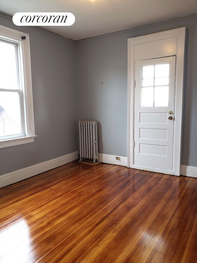 Building Photo - 387 Van Duzer St
