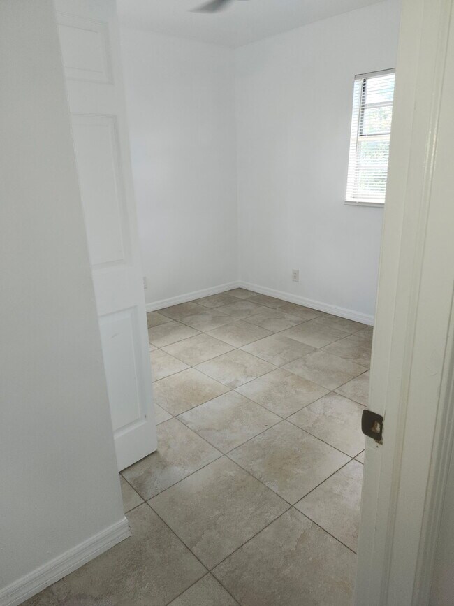 Building Photo - 4901 S 85th St