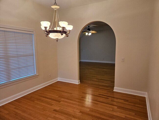 Building Photo - Beautiful 3 Bedroom 2 bath Home in Hampste...