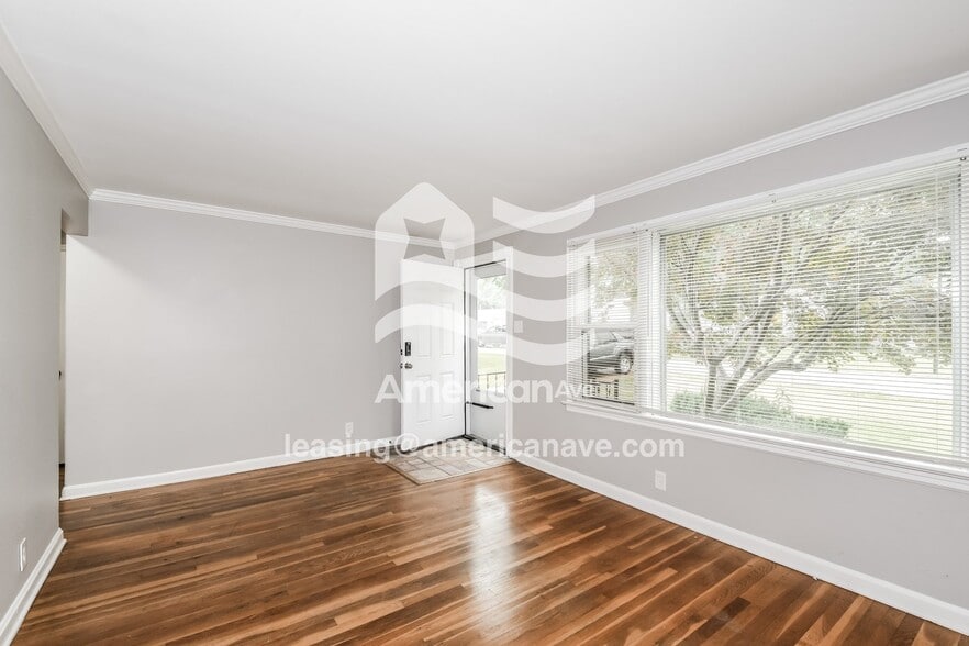 Building Photo - 1112 Bakewell Dr