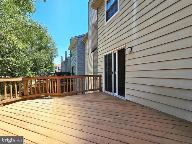 Building Photo - 8561 Southlawn Ct