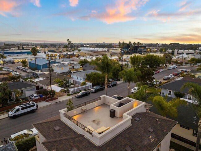 Building Photo - 5051 Savannah St