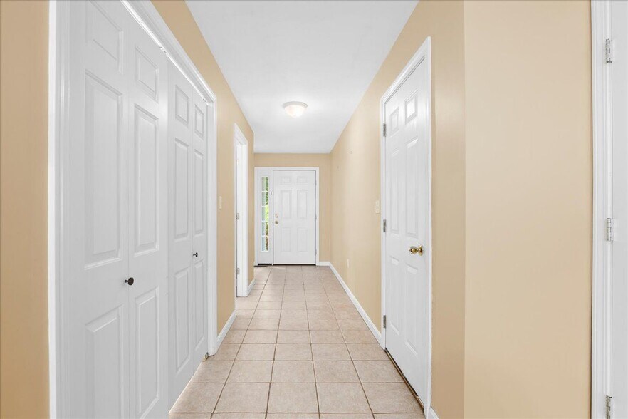 Building Photo - 116 Weatherstone Dr