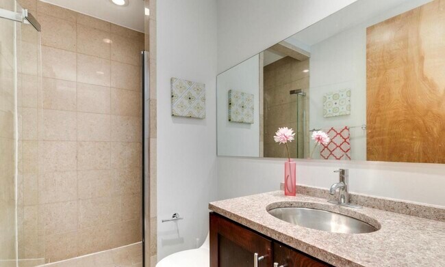 Building Photo - 1207 Lamont St NW