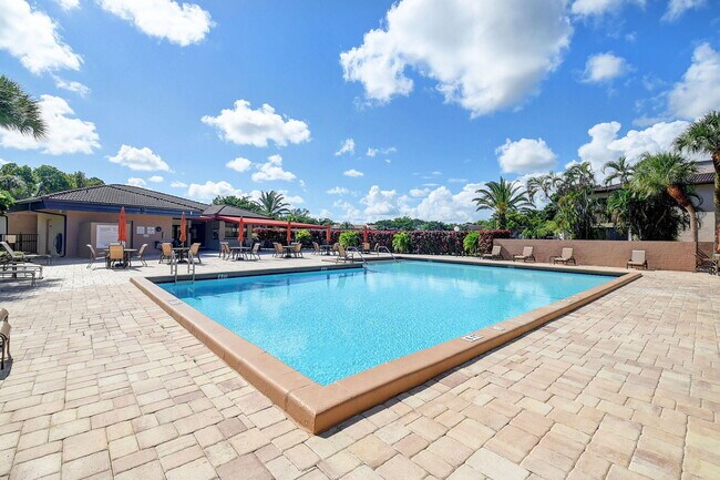 Building Photo - 9264 Vista Del Lago