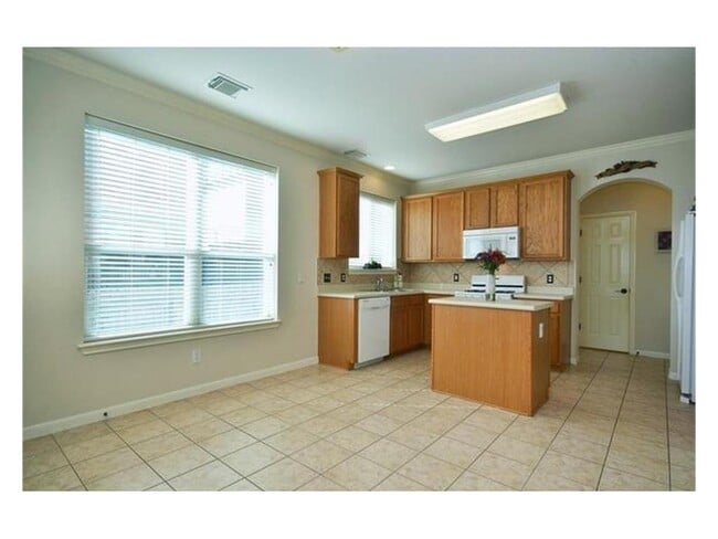 Building Photo - 1819 Rosenborough Ln N