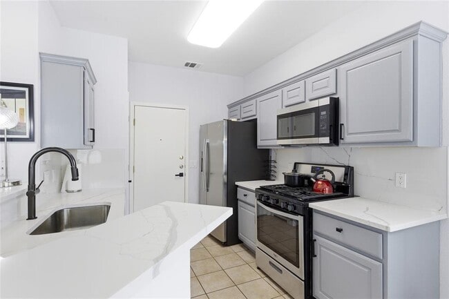 Building Photo - 7510 Lazy Creek Dr
