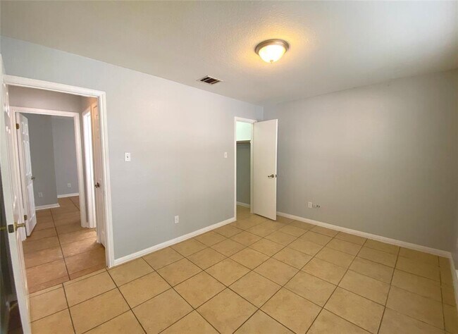 Building Photo - 2308 Wright Cir