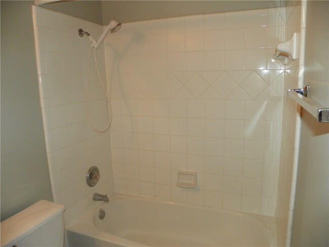 Building Photo - 135 Marvin Cove