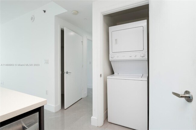 Building Photo - 55 SE 6th St