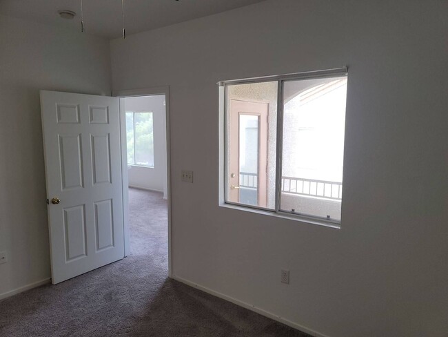 Building Photo - CENTRALLY LOCATED CONDO!