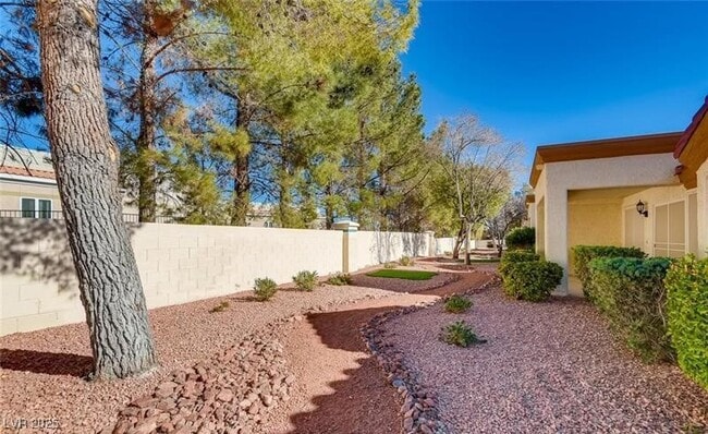 Building Photo - 8512 Desert Holly Dr