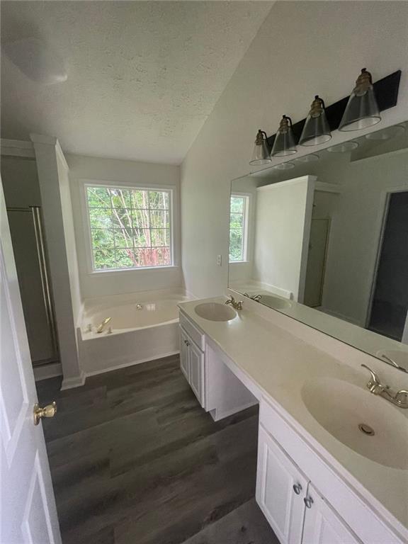 Building Photo - 620 Manor Glen Dr