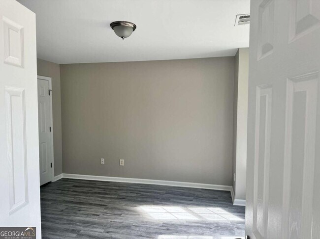 Building Photo - 3140 Ridge Hill Pkwy