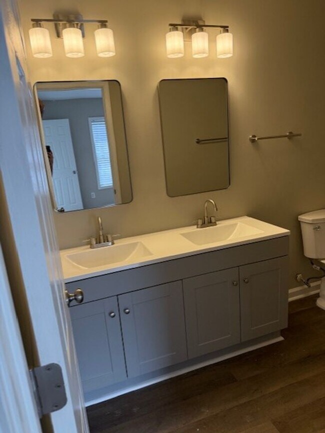 Building Photo - Available Now! MUST SEE!