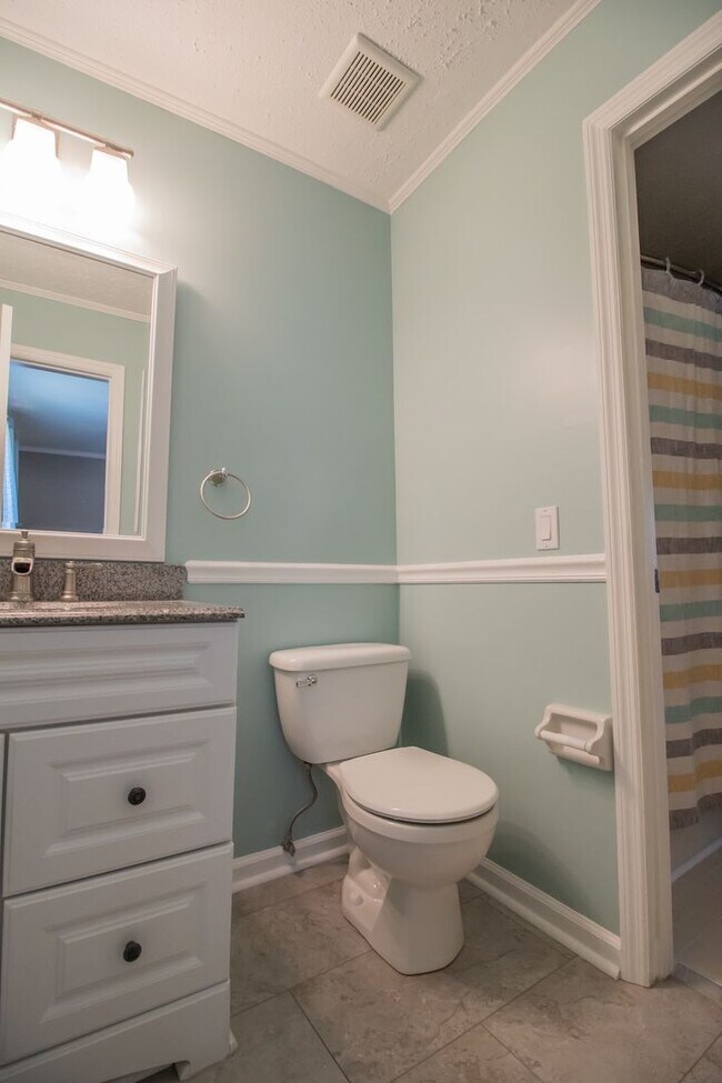 Building Photo - 221 Timberway Dr