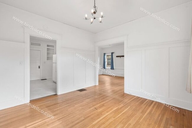 Building Photo - Charming 2-Bedroom Home in Overlook Neighb...