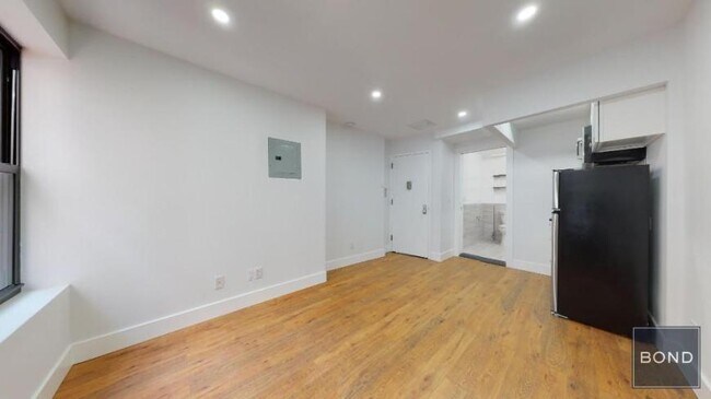 Building Photo - 0 bedroom in Manhattan NY 10003