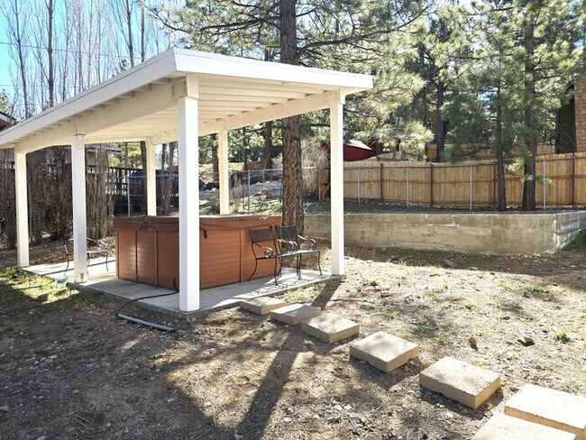 Building Photo - Newer Modern-Style 2 Bed / 2 Bath + Loft