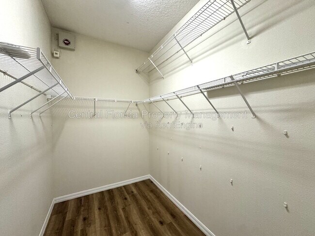 Building Photo - 450 Casting Ct