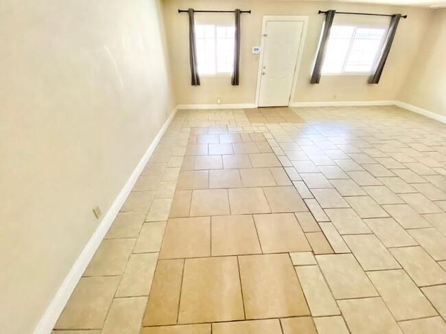 Building Photo - CUTE ONE BEDROOM / ONE BATH APARTMENT UNIT!