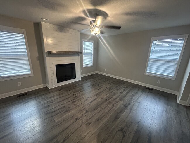 Building Photo - 1176 Elizabeth Ln