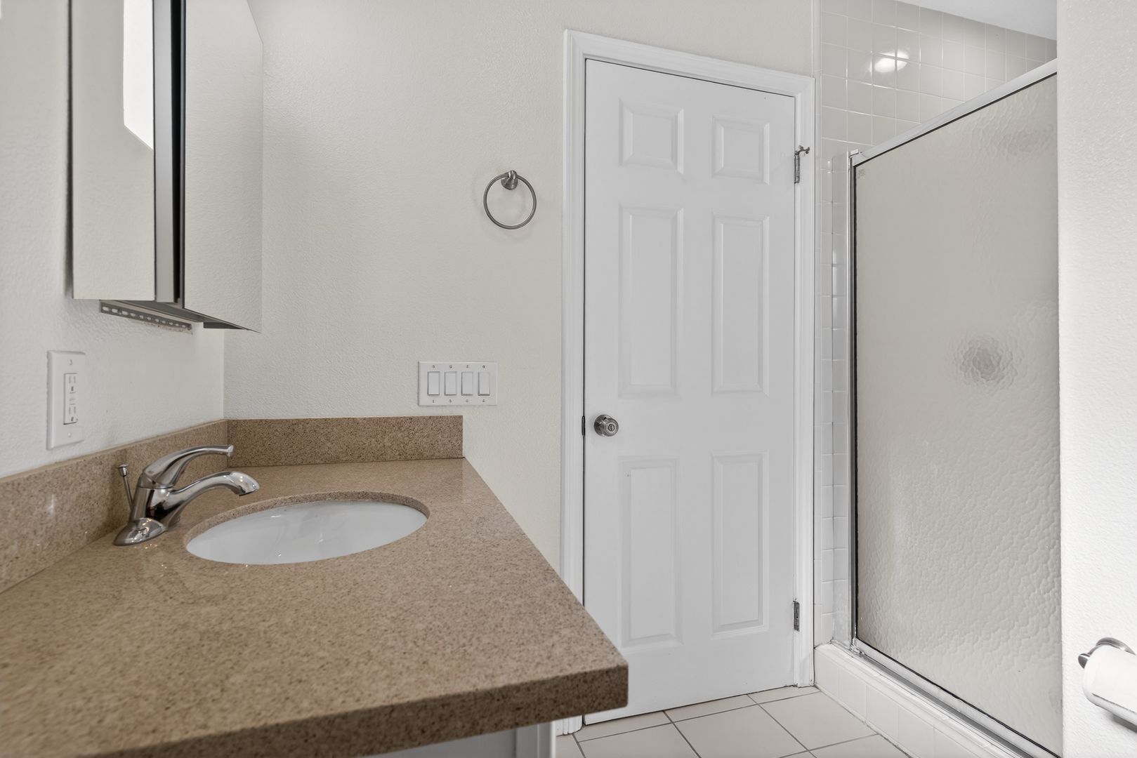 Building Photo - 2884 La Salle Ave