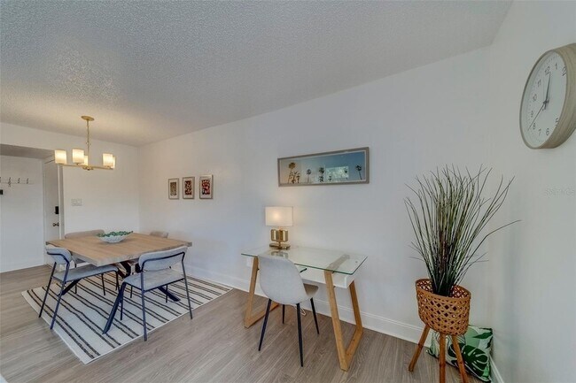 Building Photo - 361 S McMullen Booth Rd