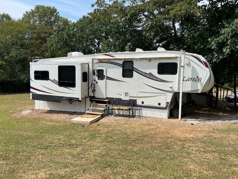 Building Photo - 7560 Chelsea Rd