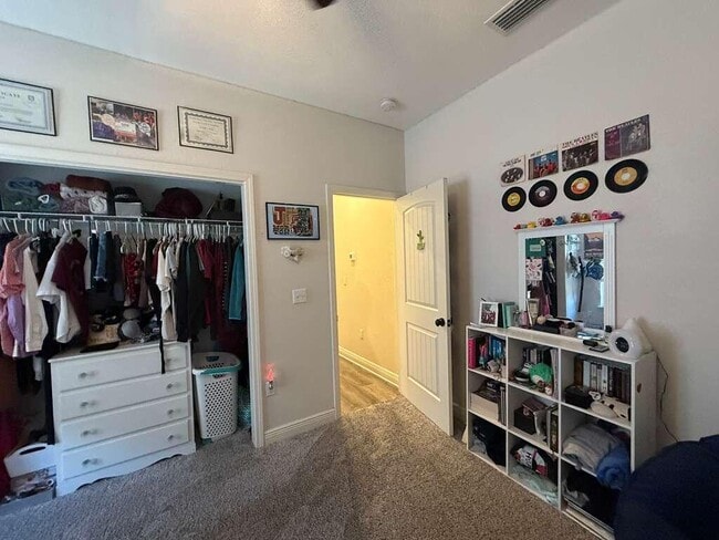 Building Photo - 703 Nutmeg Ave