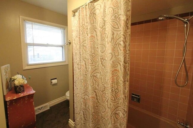 Building Photo - 2646 Yellowstone Ave