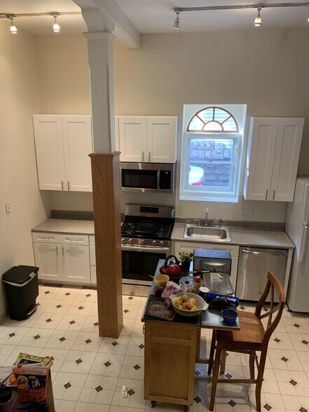 Building Photo - 106 Central St