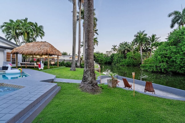 Building Photo - 20140 NE 25th Ct