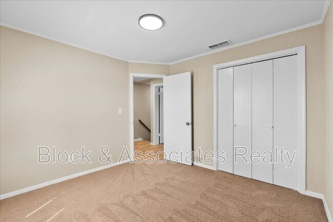 Building Photo - 1626 Spring Garden St