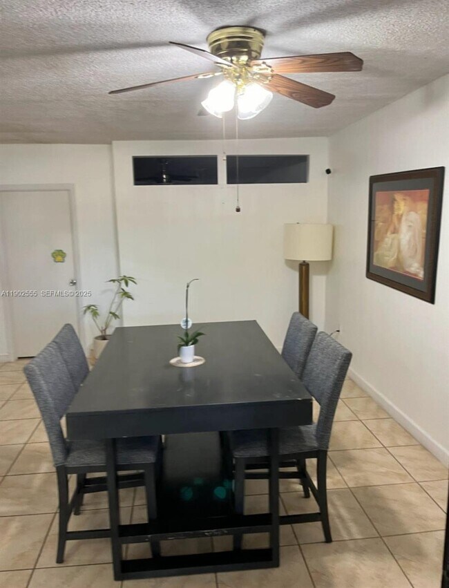 Building Photo - 830 NE 199th St