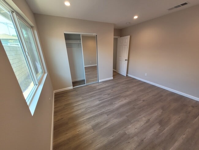 Building Photo - 15060 Rayen St